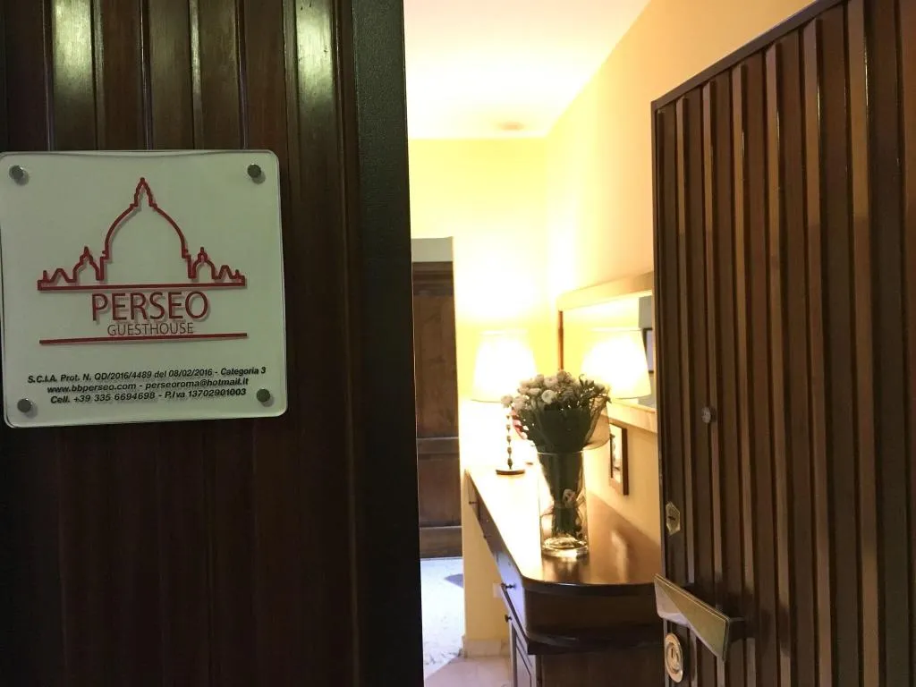 Lobby, Perseo, Rome