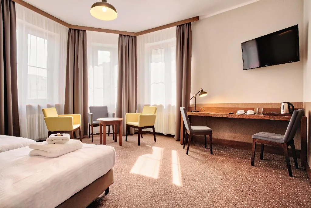 QUADRUPLE CLASSIC CITY VIEW Room, Daniel Griffin Aparthotel by Artery Hotels, Krakow