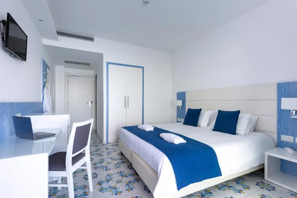 DOUBLE DELUXE SEA VIEW Room, Giosue' a Mare, Naples