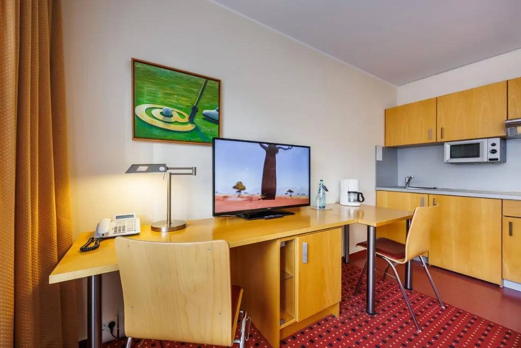 APARTMENT CAPACITY 1 Room, Airporthotel Berlin Adlershof, Berlin