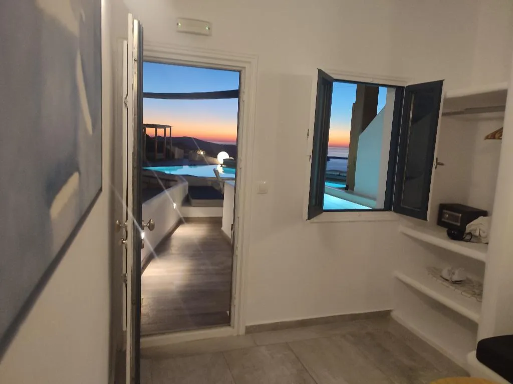SUITE WITH JACUZZI Room, Amaze Suites, Santorini