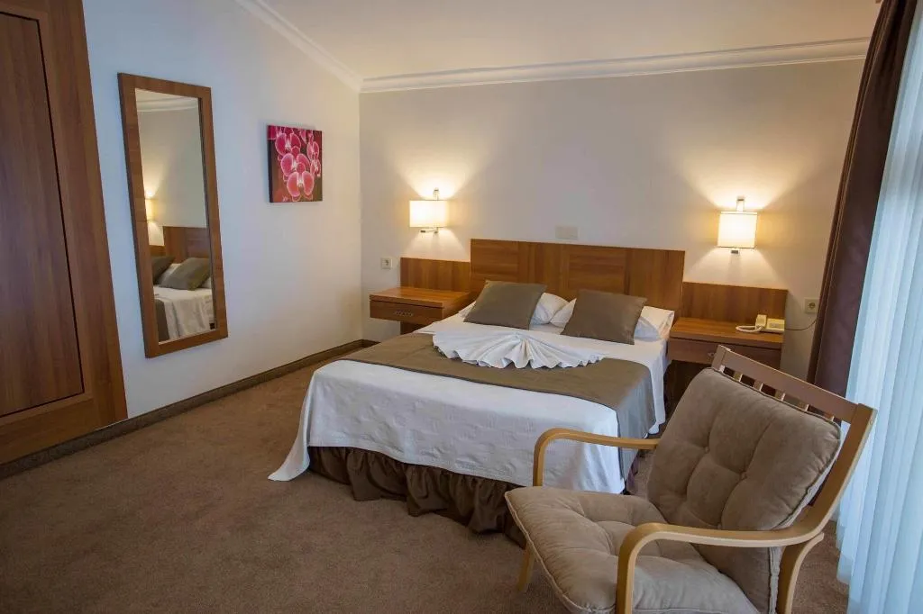 Room, Melis, Izmir