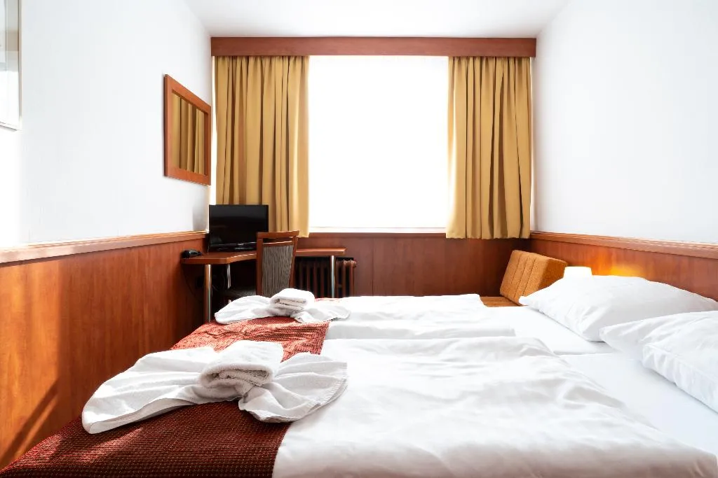 DOUBLE SINGLE USE STANDARD Room, Olympik Tristar, Prague