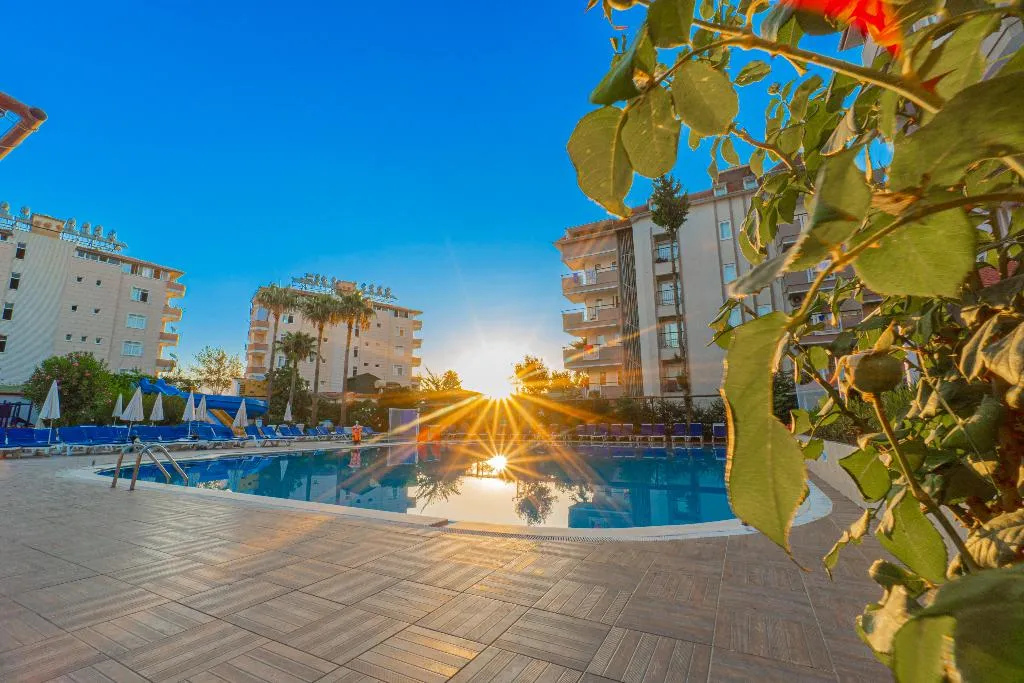 Pool, Grand Bahama Beach Hotel, Antalya