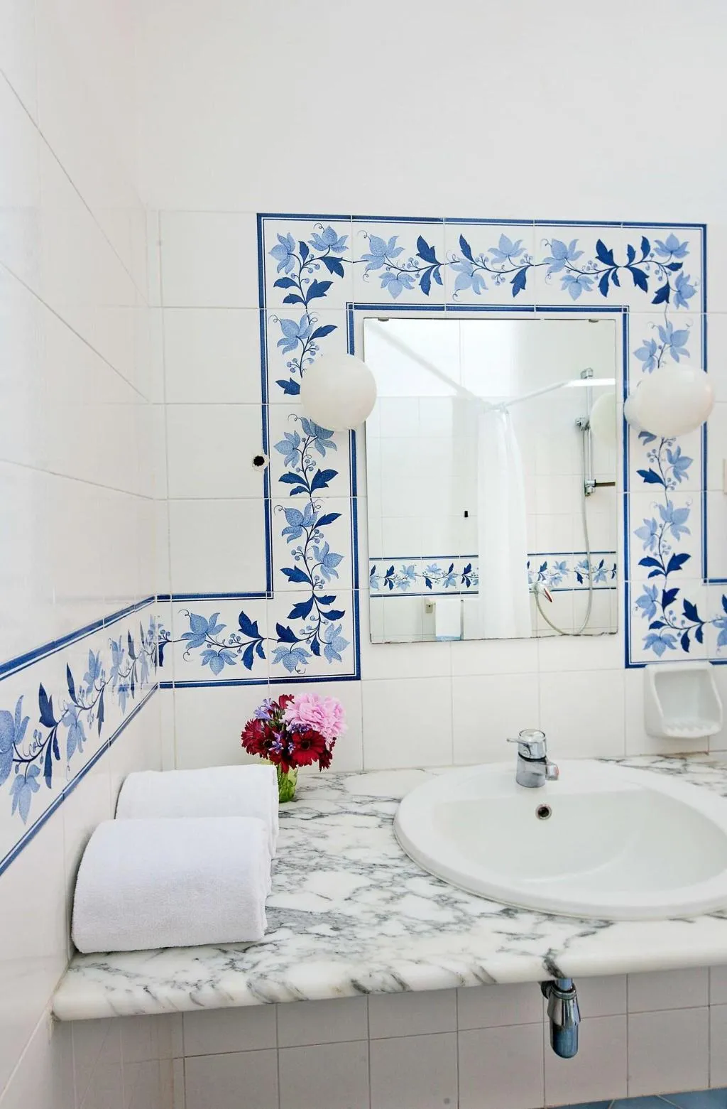 Room, Pupetto, Naples