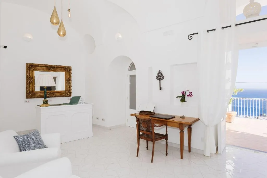 Lobby, La Bizantina, Naples