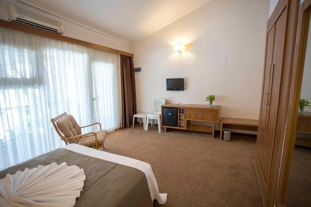 Room, Melis, Izmir