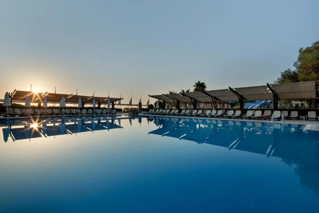 Pool, Crystal Flora Pearl Collection, Antalya