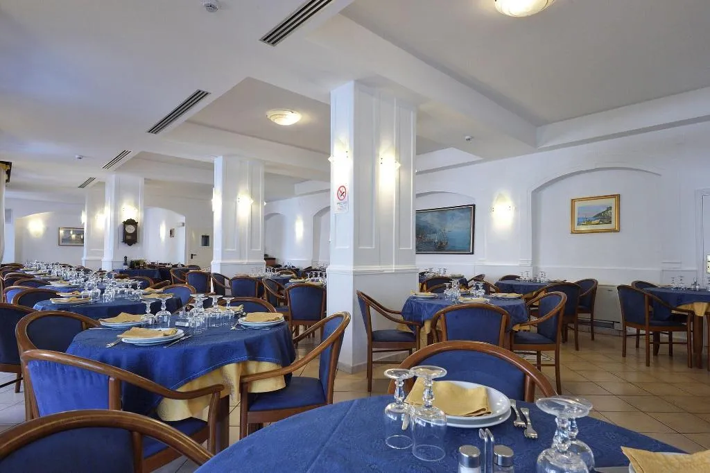 Restaurant, Hotel Settebello, Naples