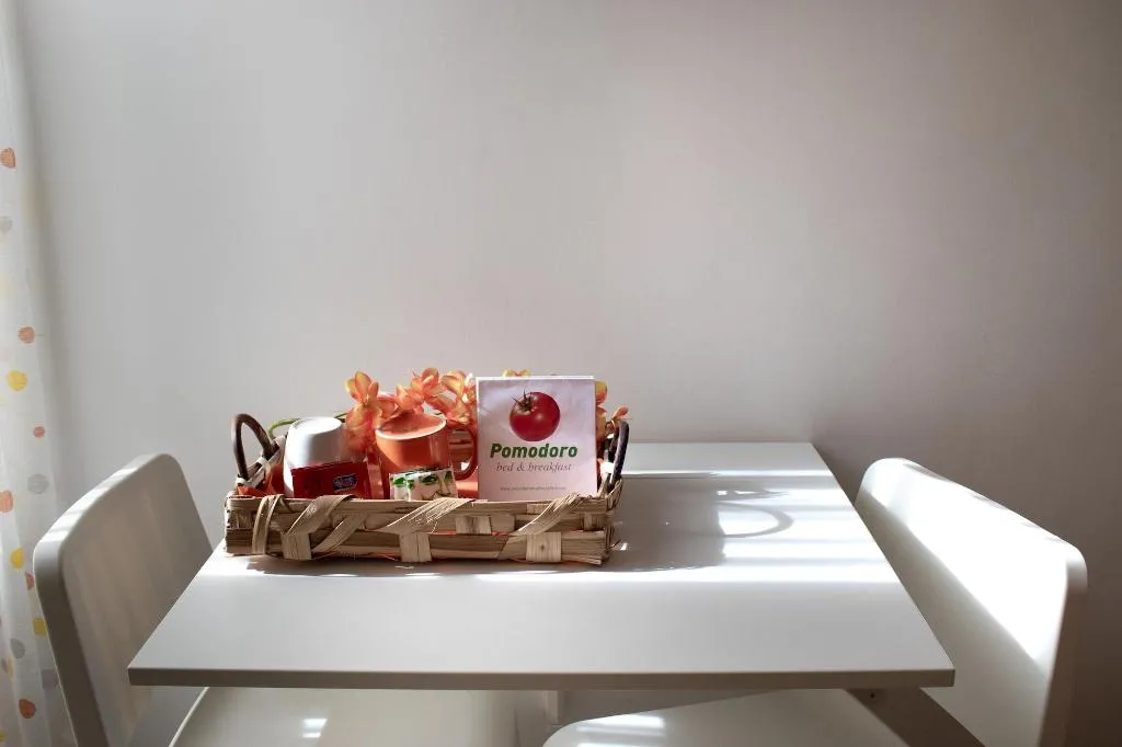 Room, Pomodoro B&B, Naples