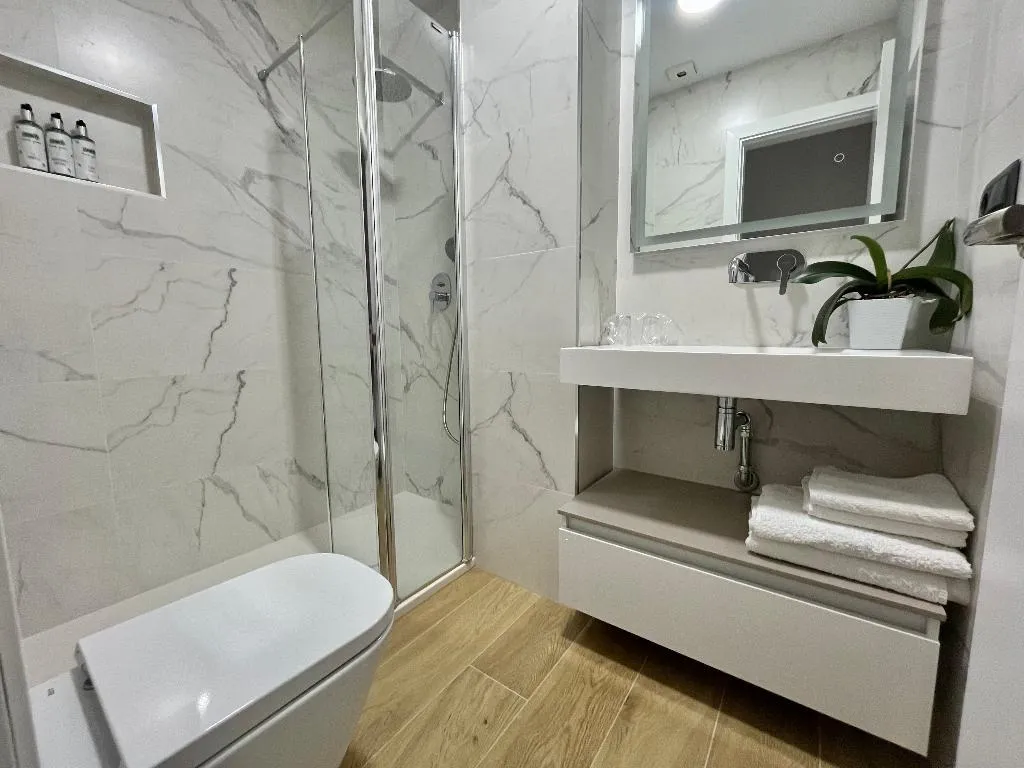 DOUBLE SINGLE USE STANDARD Room, Abril, Costa Del Sol