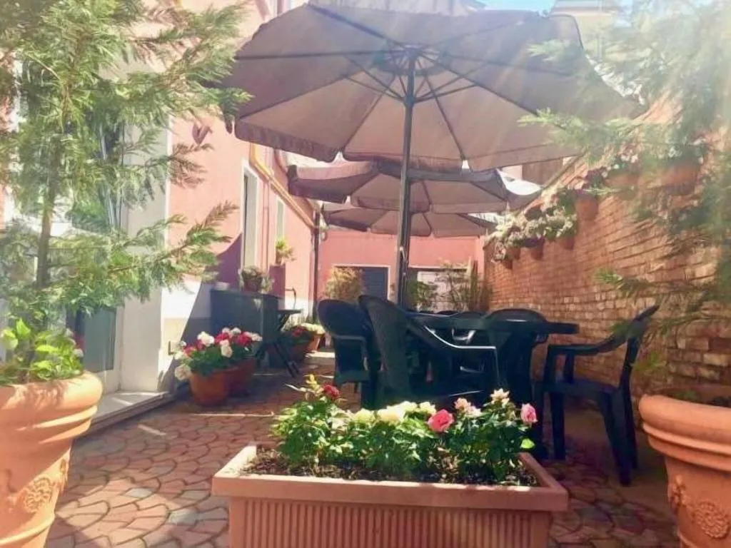 Terrace, Paris, Venice