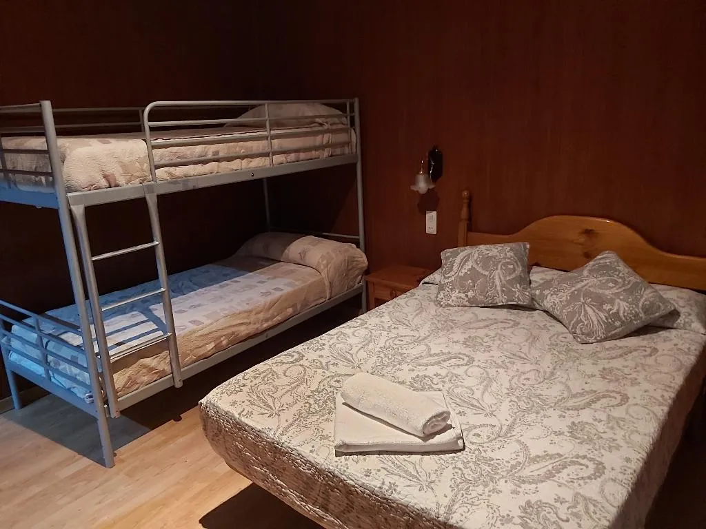 Double or Twin CAPACITY 4 Room, Hostal Porta De Nuria, Barcelona