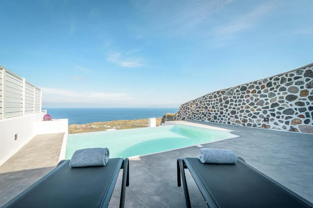 SUITE SUPERIOR WITH PRIVATE POOL Room, Siete Mares Luxury Suites, Santorini