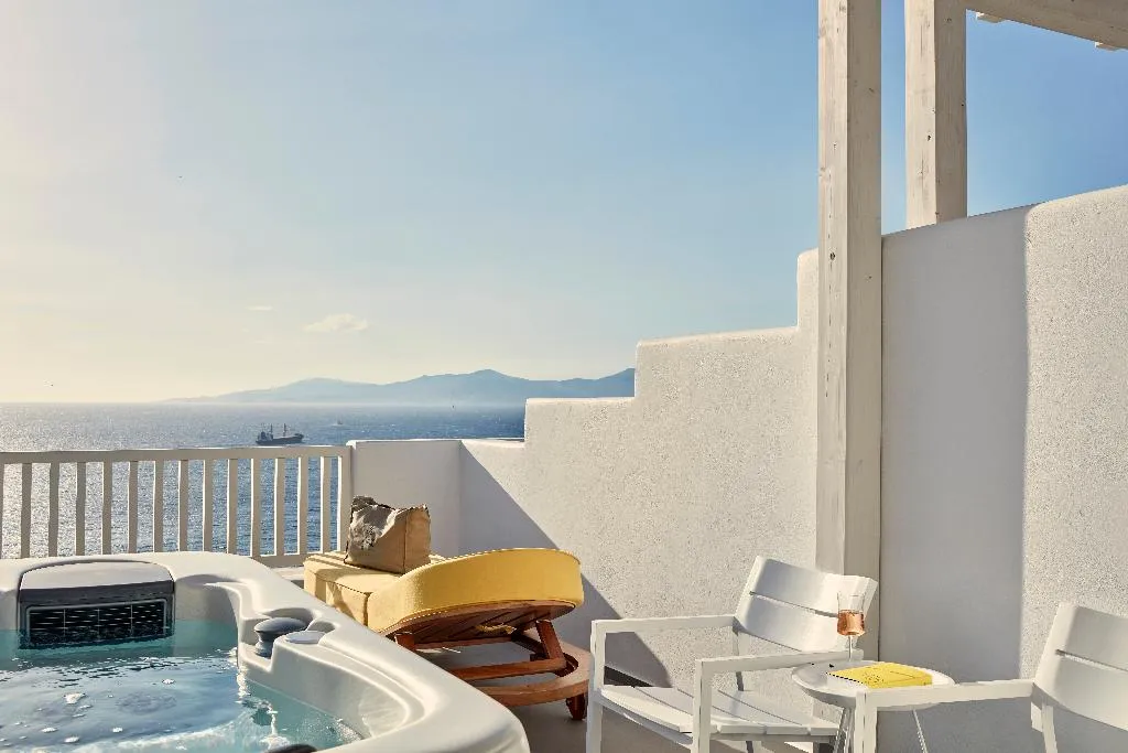 DOUBLE WITH JACUZZI Room, Myconian Korali Relais & Chateaux, Mykonos