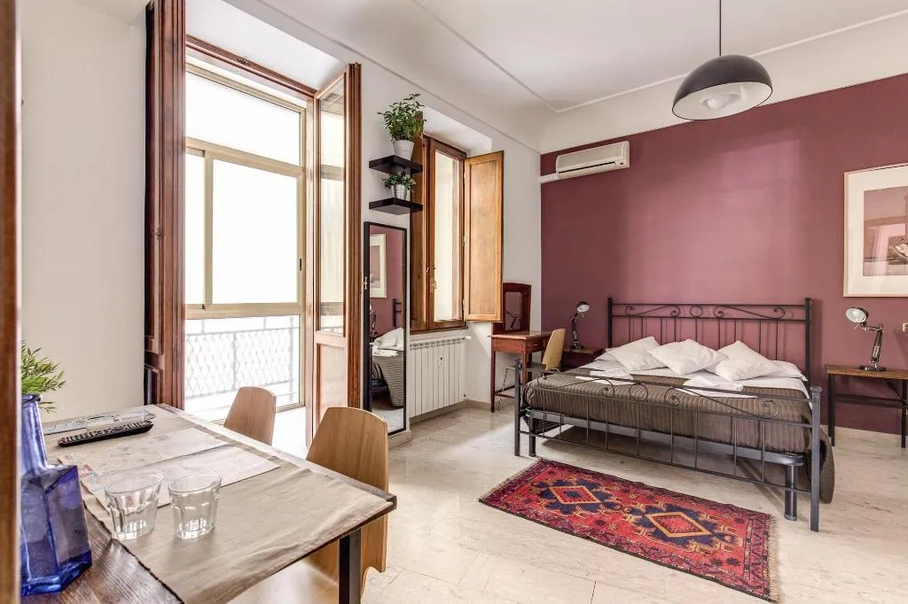 Room, B&B Locanderia, Naples