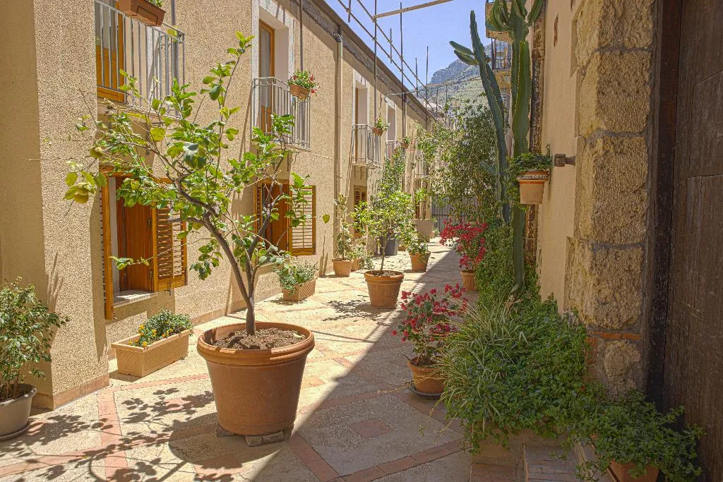 Double or Twin WITH BALCONY Room, Al Madarig, Palermo