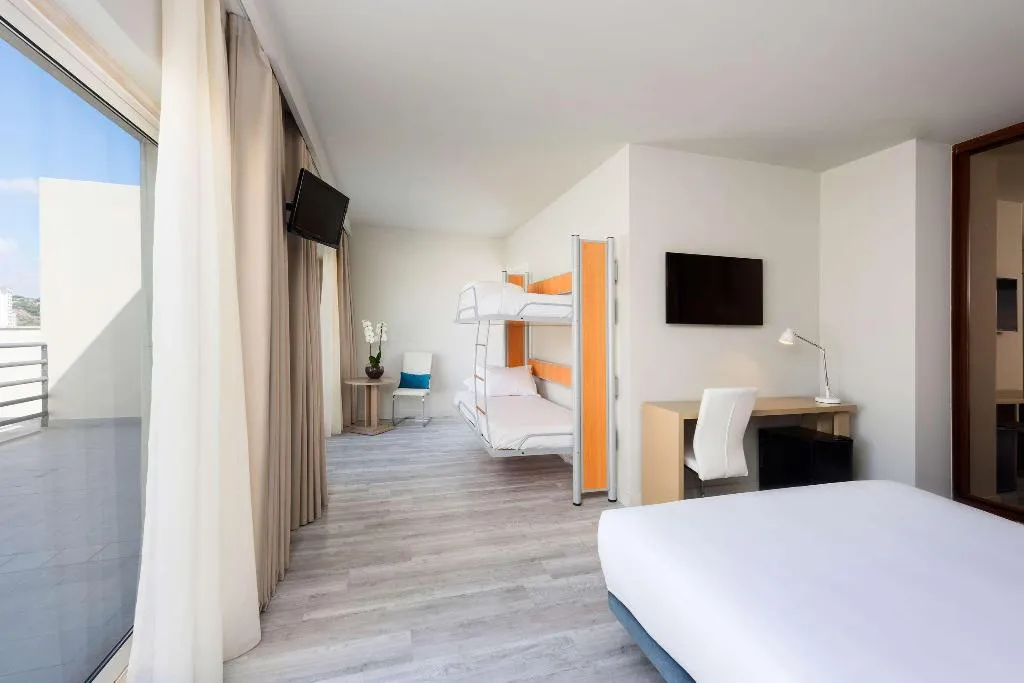 FAMILY ROOM STANDARD Room, Tryp Lisboa Caparica Mar Hotel, Lisbon