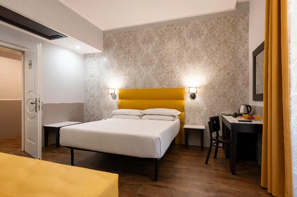 DOUBLE SUPERIOR Room, Virgilio, Rome