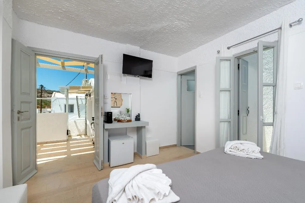 Double or Twin STANDARD Room, Maralex, Santorini