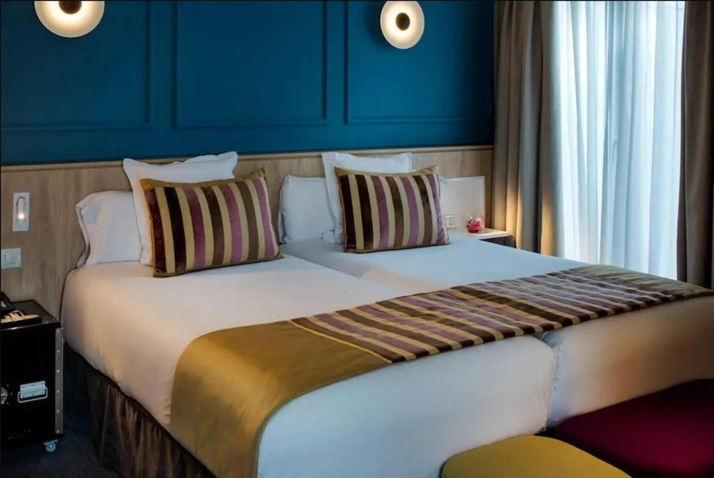 FAMILY ROOM DELUXE TWO DOUBLE BEDS Room, Mirador de Chamartin, Madrid