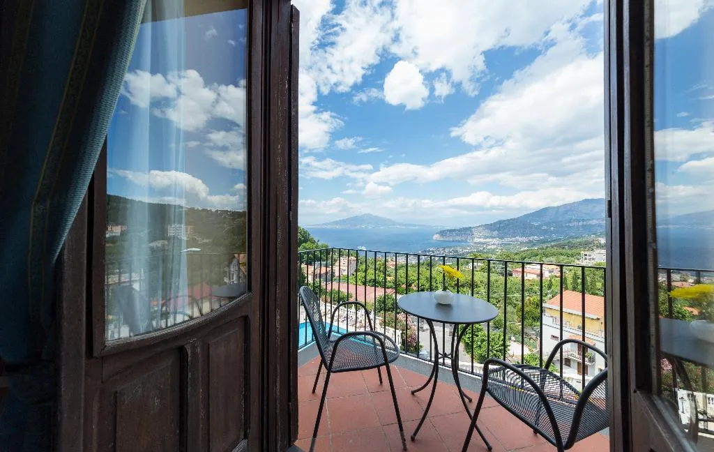 Double or Twin DELUXE SEA VIEW WITH BALCONY Room, Hotel Jaccarino, Naples