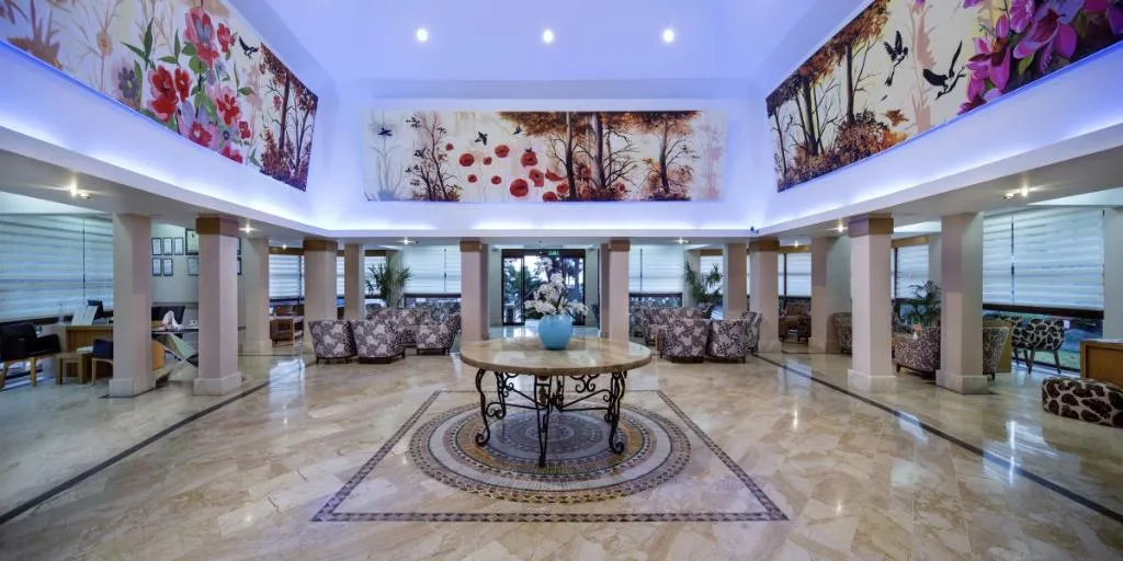 Lobby, Crystal Flora Pearl Collection, Antalya