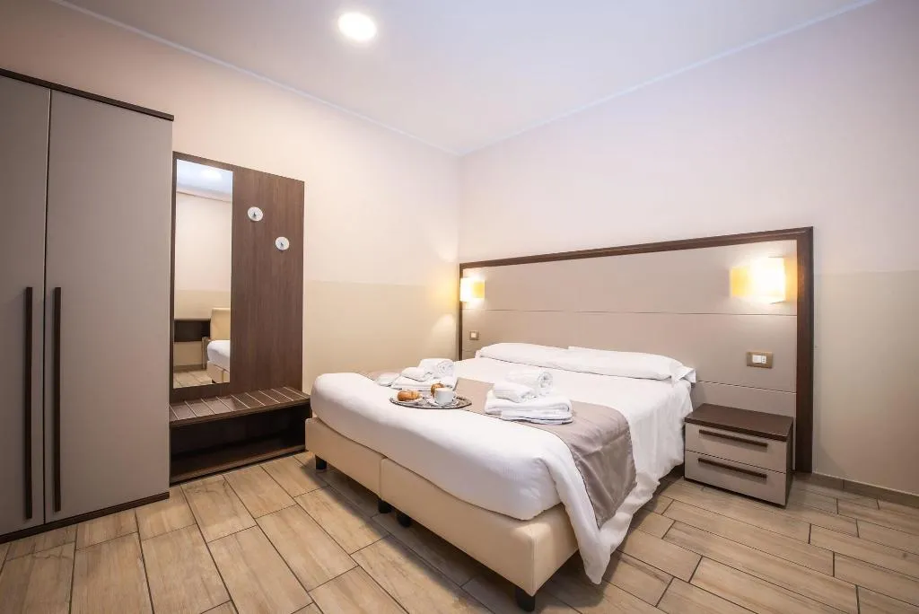 Room, Hotel Rosa, Milan