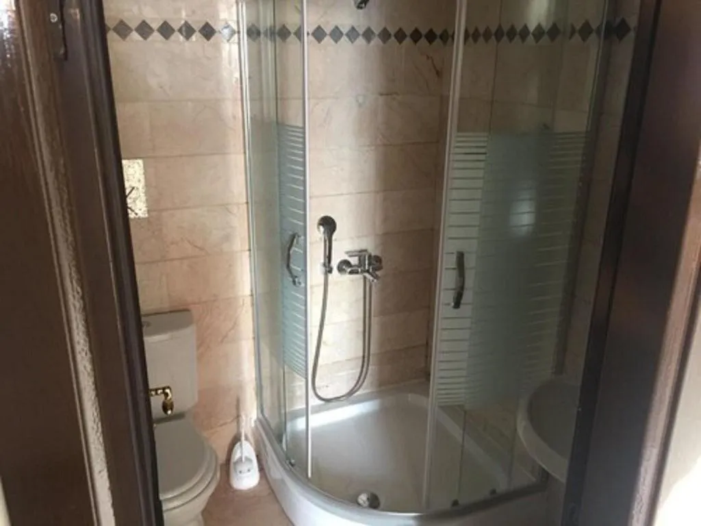 Room, Melis, Izmir