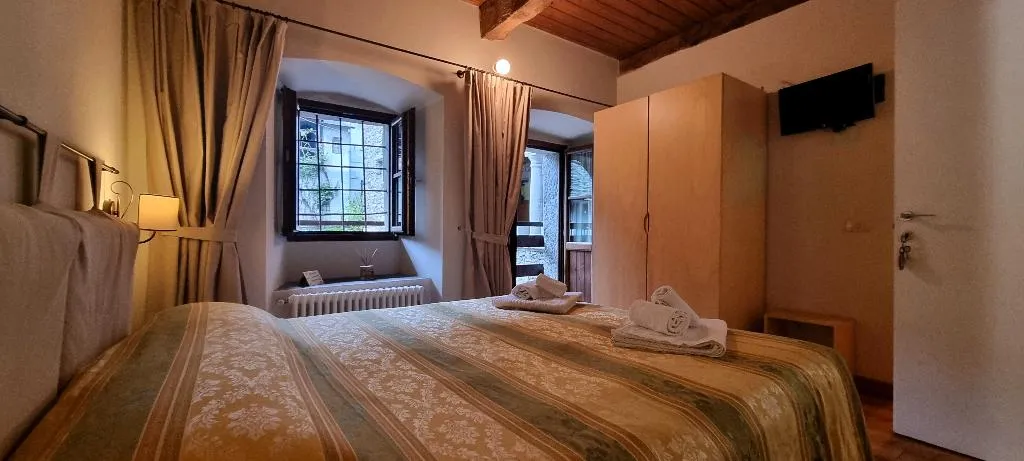 DOUBLE MOUNTAIN VIEW Room, Dimora Storica Casa Vanni, Milan