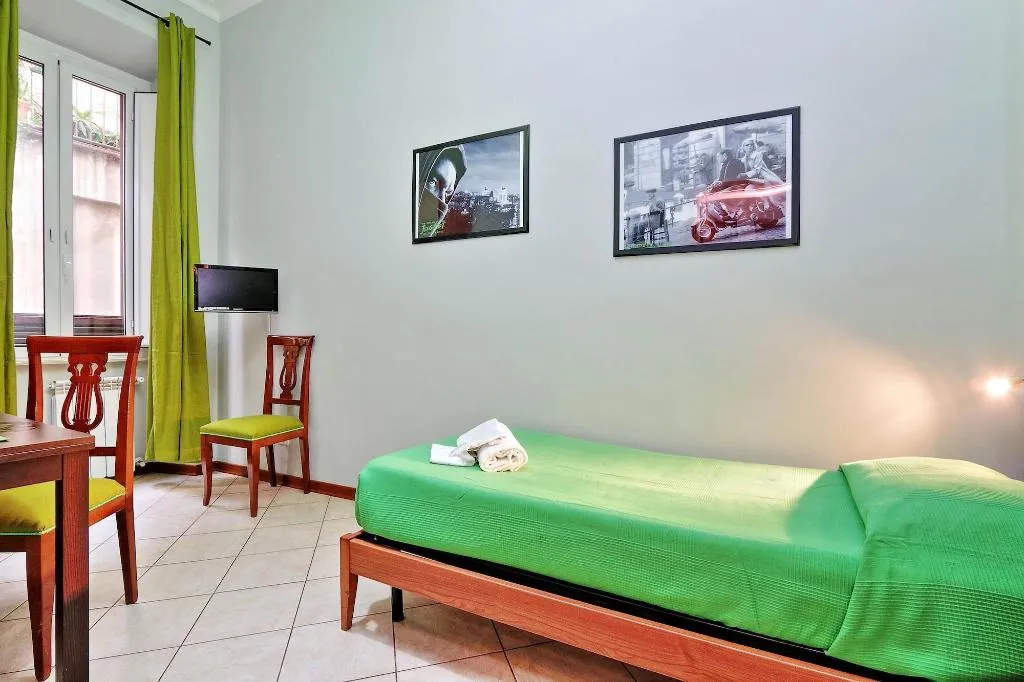 Room, Lucky Domus, Naples