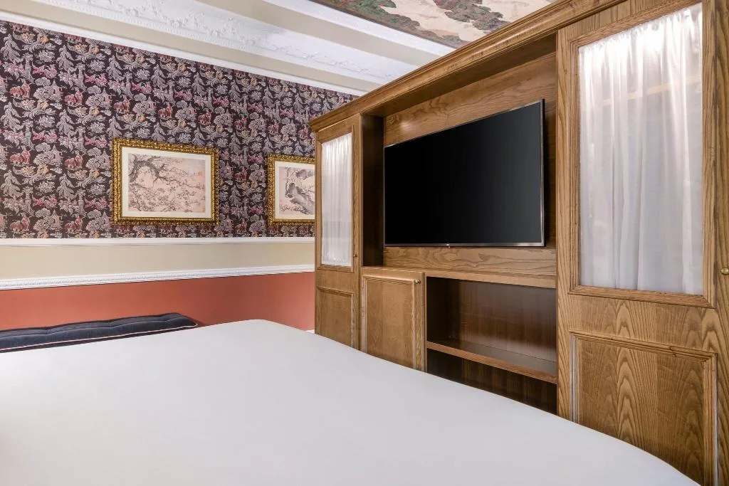 Room, AC Hotel Palacio del Retiro Autograph Collection, Madrid