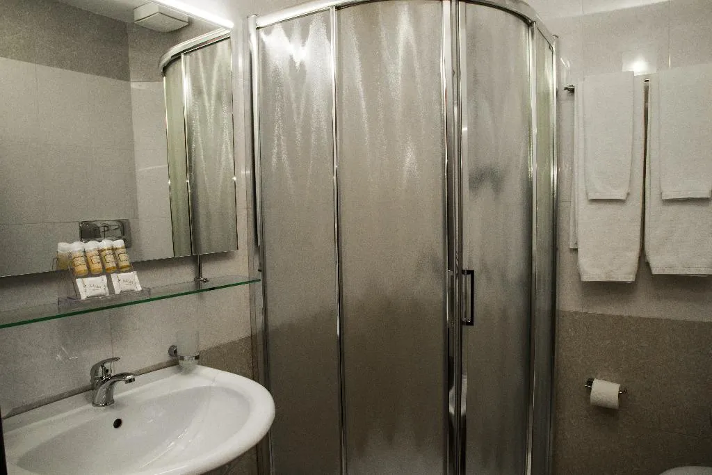 DOUBLE STANDARD Room, New York, Kavaje