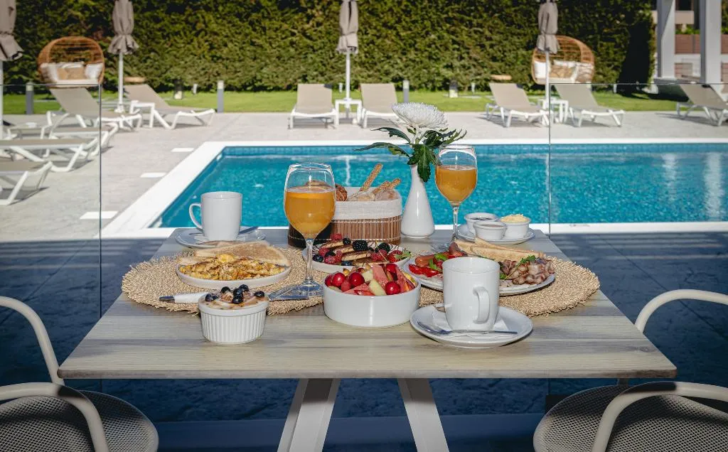 TRIPLE DELUXE WITH TERRACE Room, White Canvas Boutique Studios, Zante