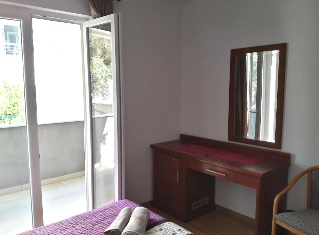 APARTMENT WITH BALCONY Room, House Perone, Dubrovnik