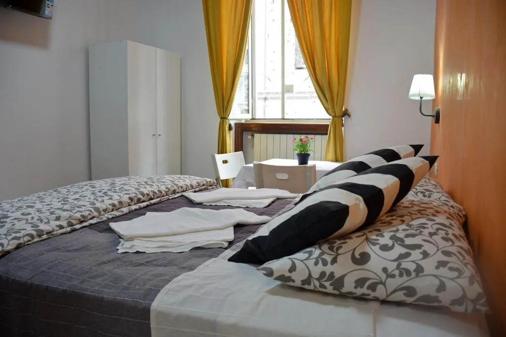 Room, Roma Hotel Srls, Naples