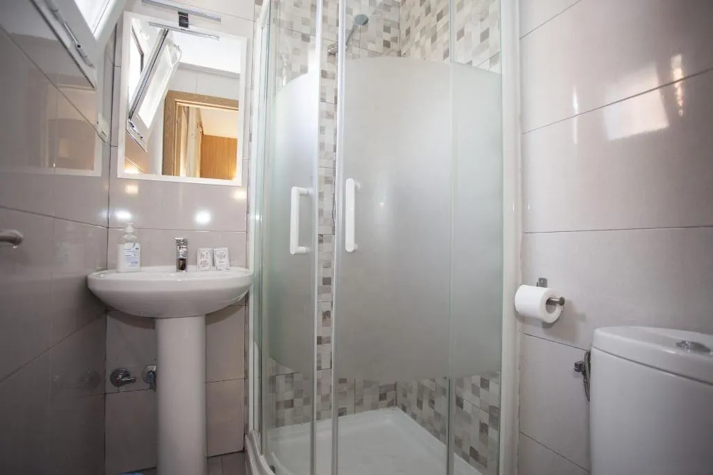 Room, Hostal Los Rosales, Madrid
