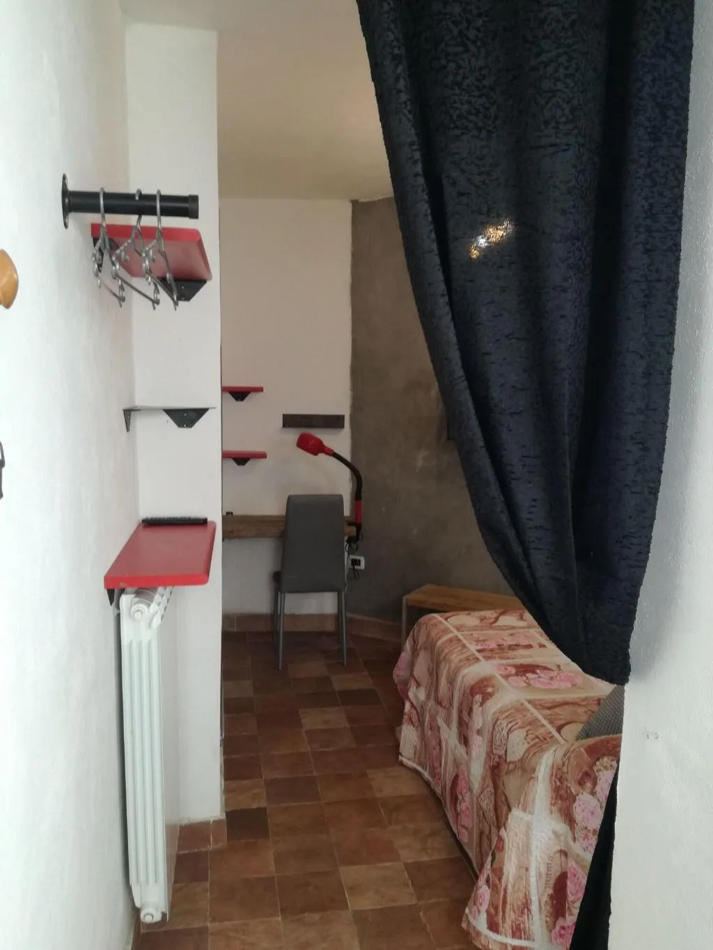 Room, B&B PompeiLog, Naples