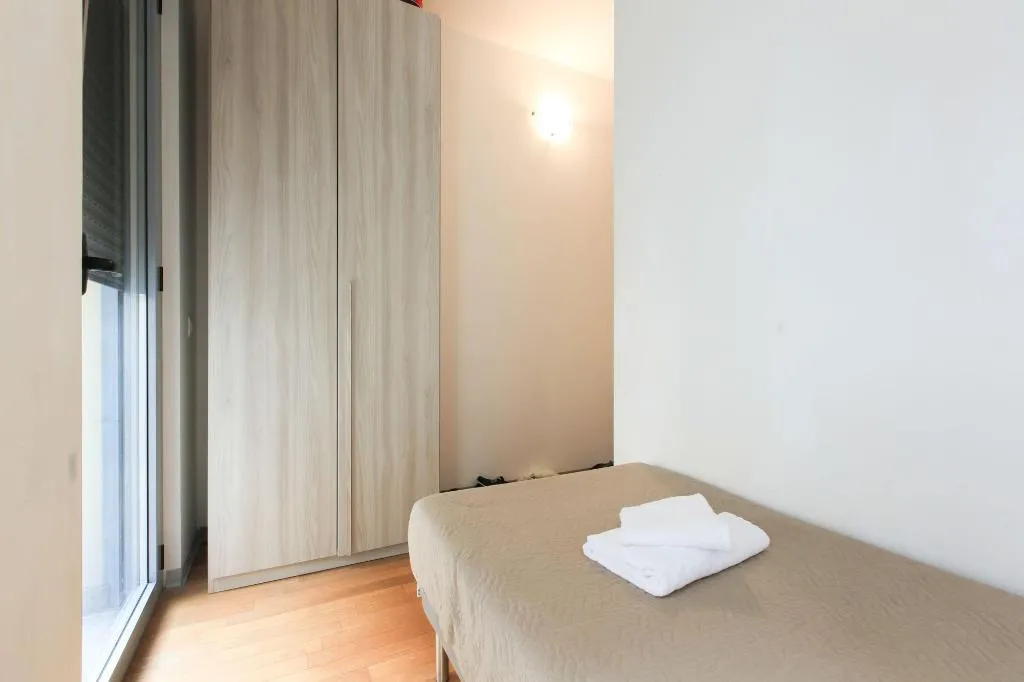 Room, Red Line Room Division, Milan