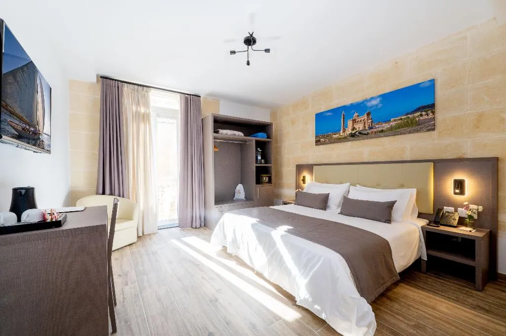 DOUBLE WITH BALCONY Room, C4 Retreats Gozo, Gozo