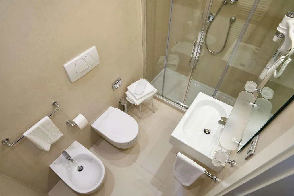 SINGLE ECONOMY Room, Hotel Como, Milan
