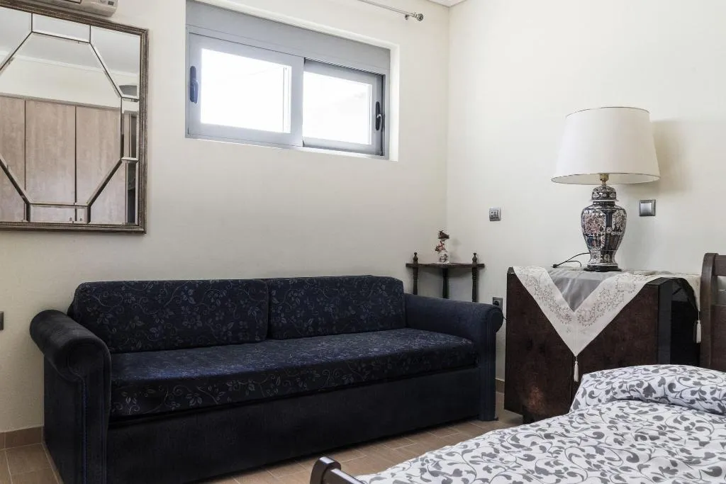Room, Villa d'Irene - near Athens airport, 200 meters fr, Athens