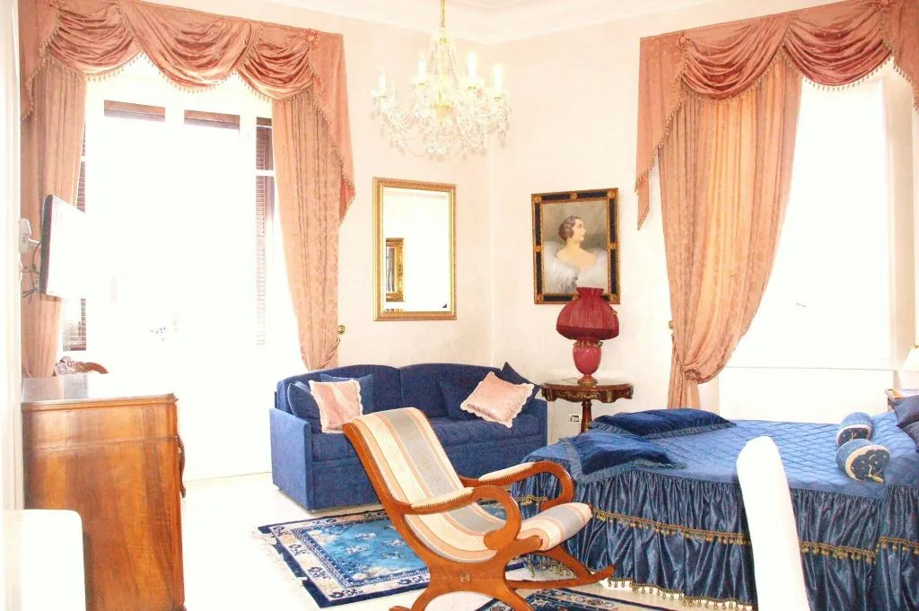 Room, Charme Holidays Colosseum, Naples
