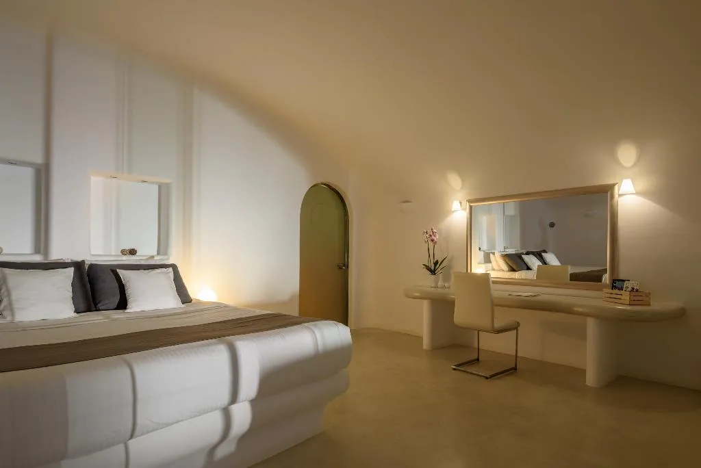 SUITE DELUXE Room, Pegasus Suites & Spa, Santorini