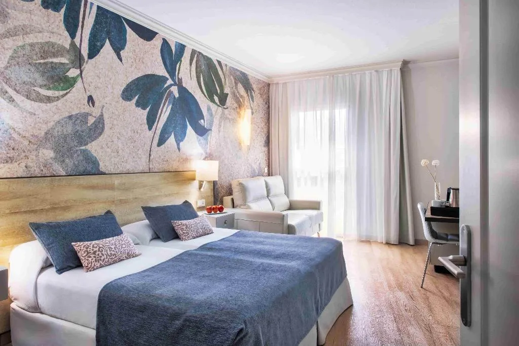 TRIPLE STANDARD Room, Salles Hotel Malaga Centro, Costa Del Sol