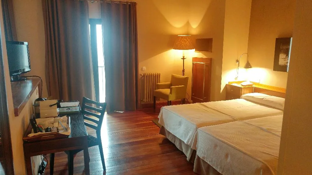TWIN STANDARD Room, Parador de Vielha, Costa Brava