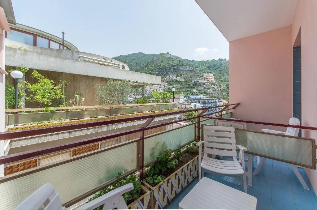 DOUBLE SINGLE USE QUEEN SIZE BED Room, Reginna Palace, Naples