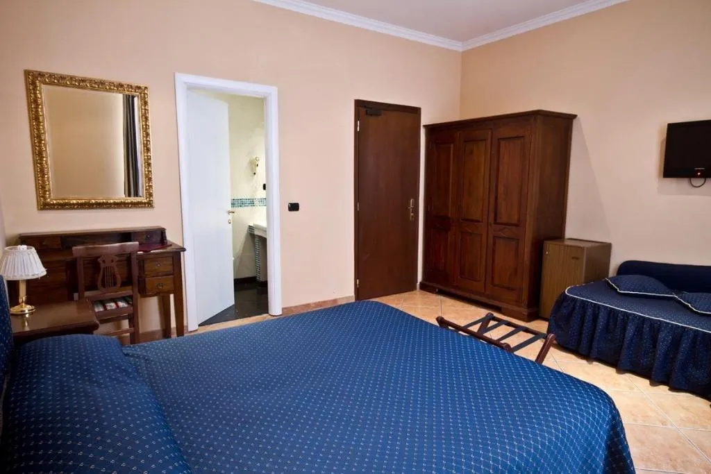 Room, Hotel Caracciolo, Naples