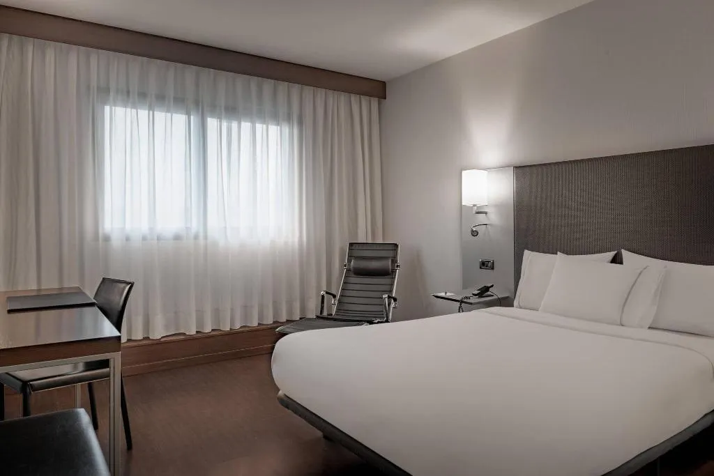 DOUBLE QUEEN SIZE BED Room, AC Porto, Porto