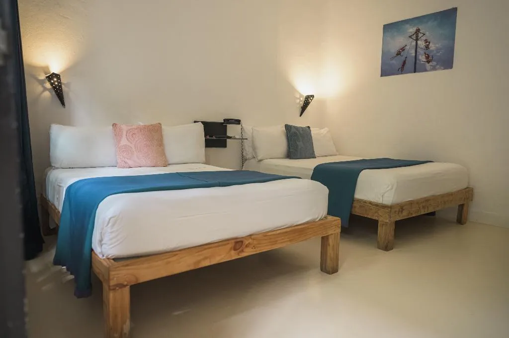 TRIPLE TWO DOUBLE BEDS Room, Kinbe, Playa Del Carmen